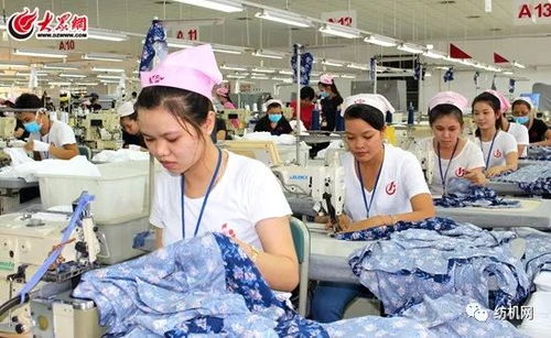 30多家媒體求參觀 青島這家紡織廠創(chuàng)立60年,年產(chǎn)值過百億,它的智能工廠 無水染色 智能服裝都堪稱行業(yè)典范